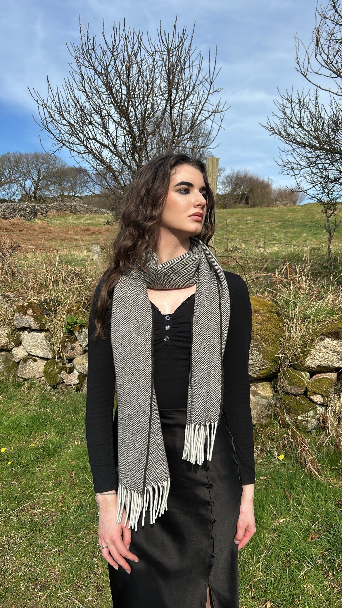 Luxurious Handcrafted Cashmere Blend Herringbone Scarf In Deep Brown