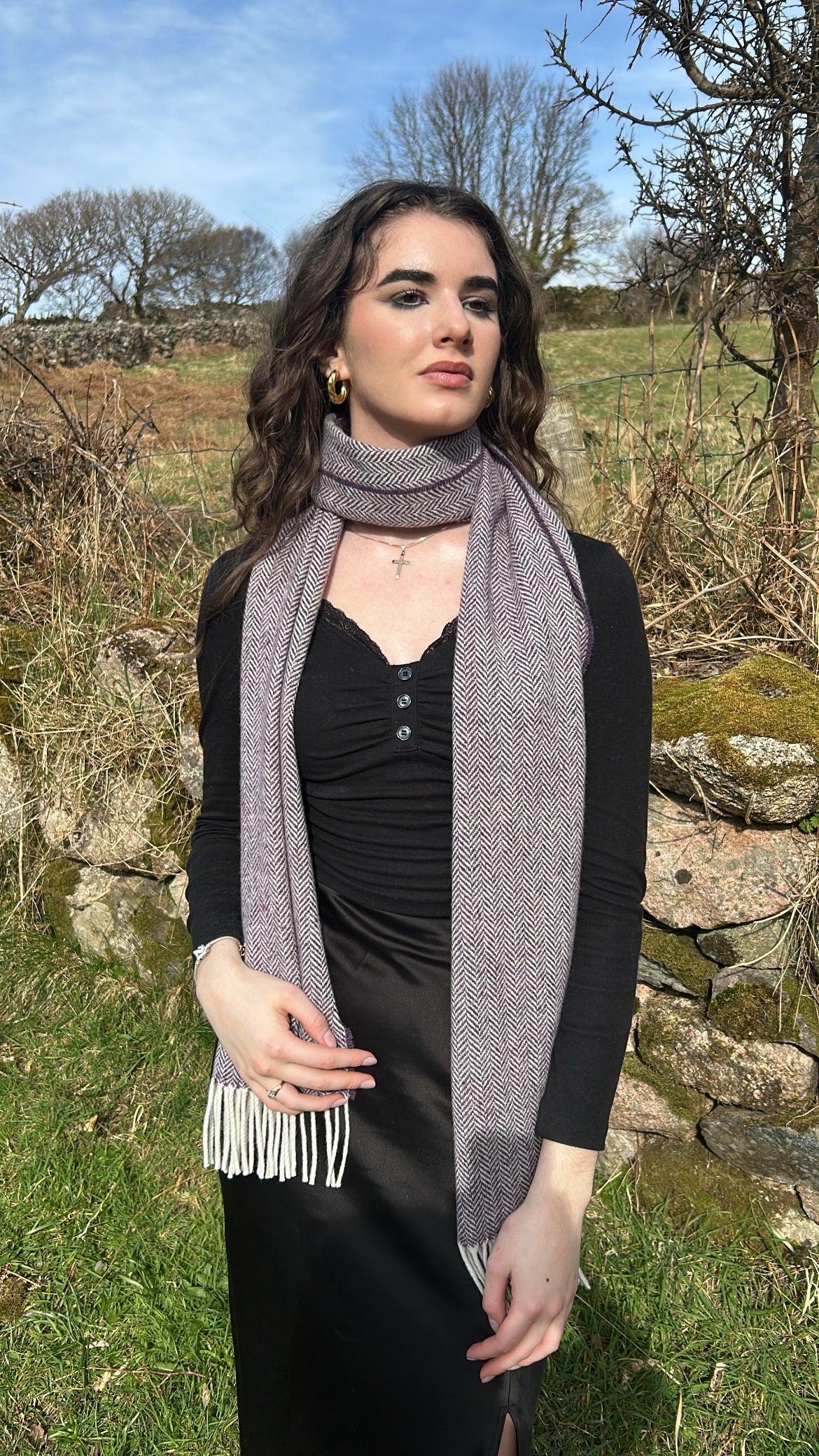 Luxurious Handcrafted Cashmere Blend Herringbone Scarf in Deep Purple